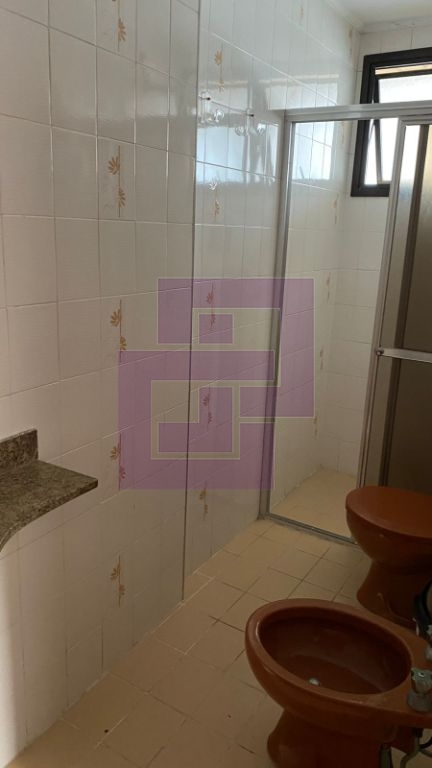 Locação de Apartamentos / Padrão na cidade de Guarujá