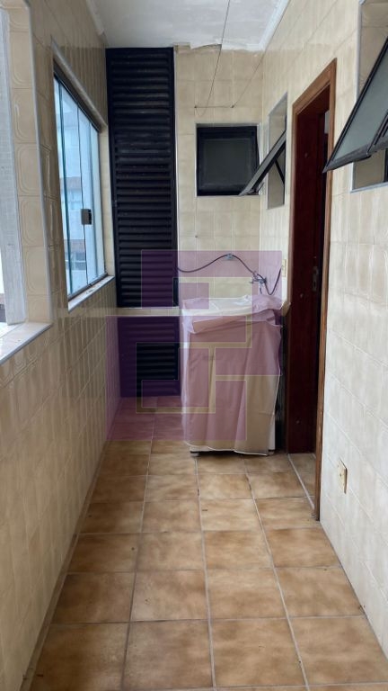 Locação de Apartamentos / Padrão na cidade de Guarujá