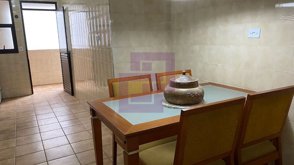 Locação de Apartamentos / Padrão na cidade de Guarujá