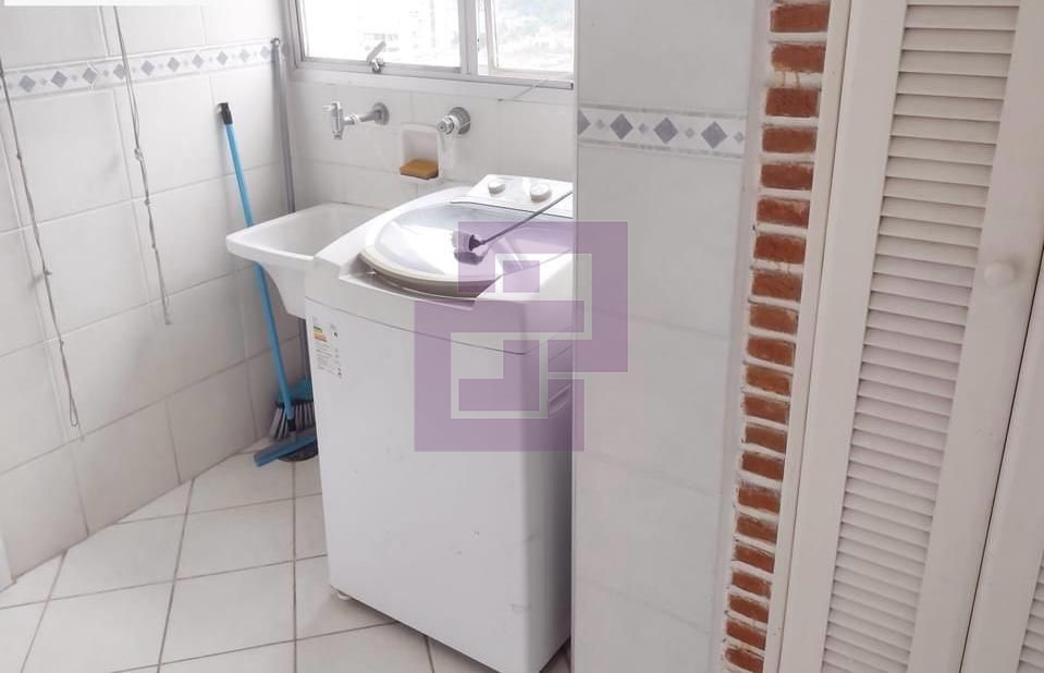 Locação de Apartamentos / Padrão na cidade de Guarujá