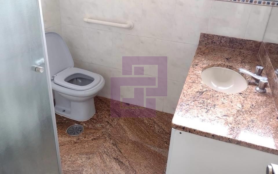Locação de Apartamentos / Padrão na cidade de Guarujá