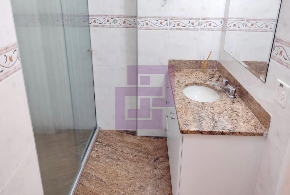 Locação de Apartamentos / Padrão na cidade de Guarujá