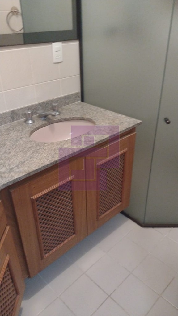 Venda de Apartamentos / Padrão na cidade de Guarujá