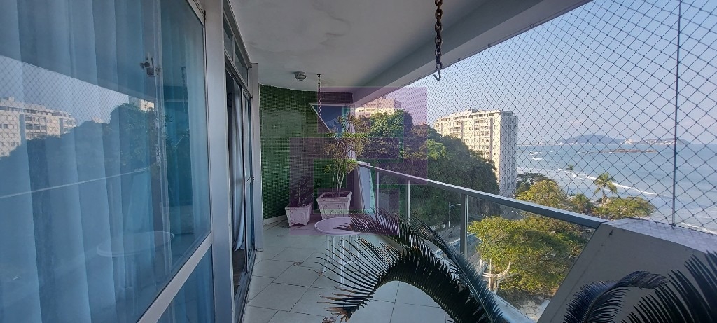 Venda de Apartamentos / Padrão na cidade de Guarujá