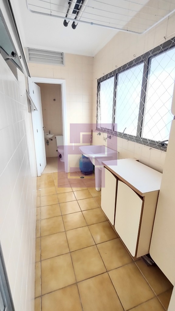 Venda de Apartamentos / Padrão na cidade de Guarujá