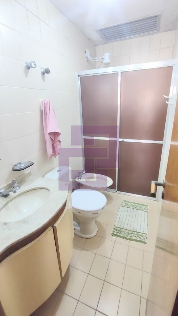 Venda de Apartamentos / Padrão na cidade de Guarujá