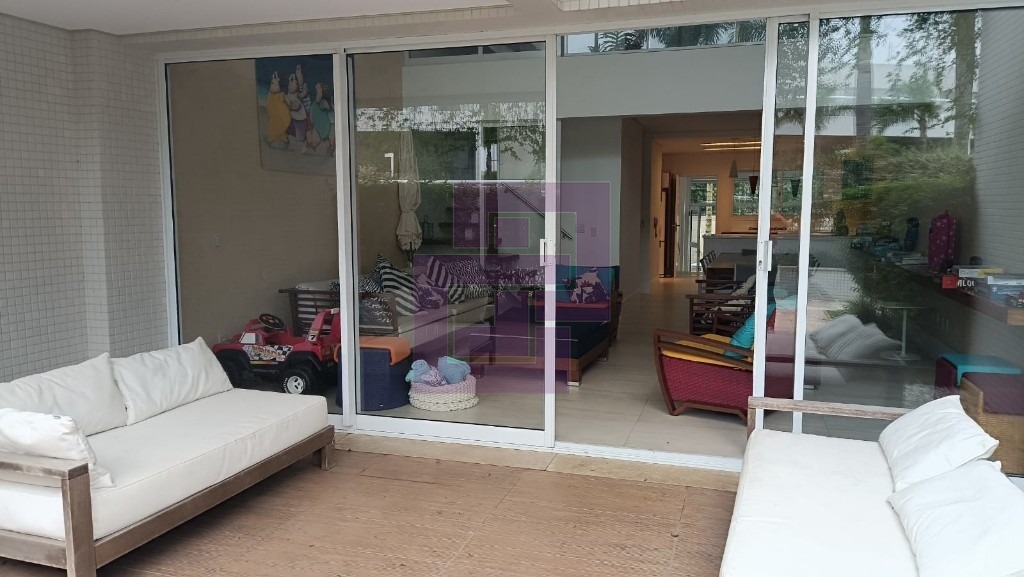 Belíssima casa em condomínio fechado na praia do pernambuco 