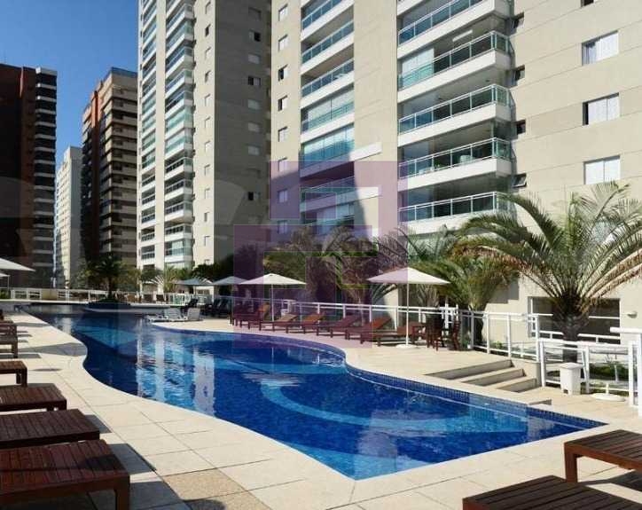 Impecável, com lazer de Clube. 100 metros do mar.