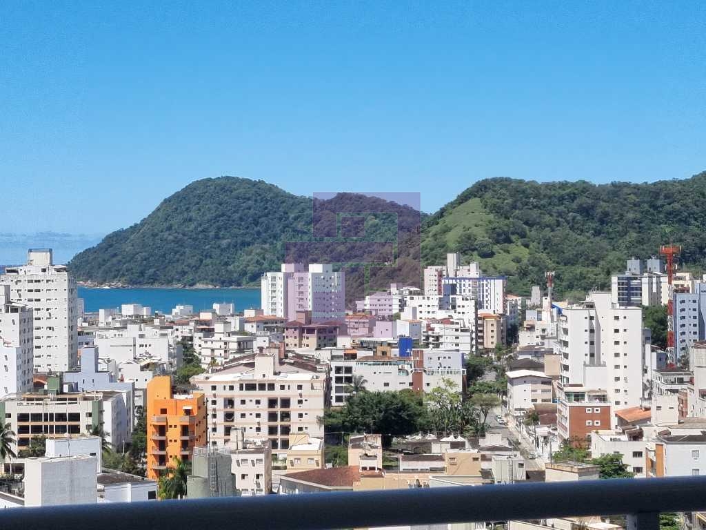 Impecável, com lazer de clube. 100 metros do mar.