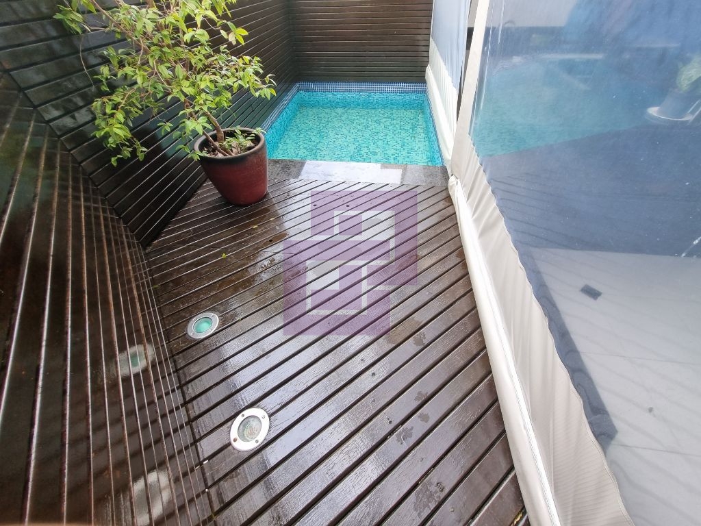 Pitangueiras ! Piscina Privativa. 300 metros do mar.