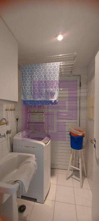 Venda de Apartamentos / Padrão na cidade de Guarujá