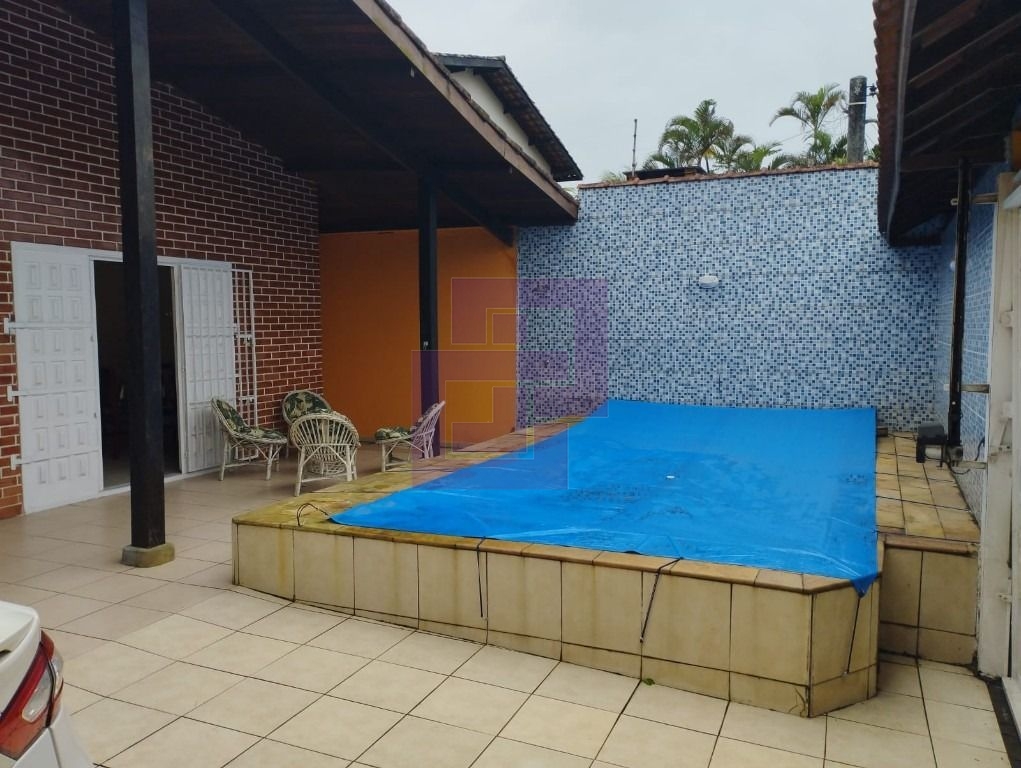 Venda de Casas / Padrão na cidade de Guarujá