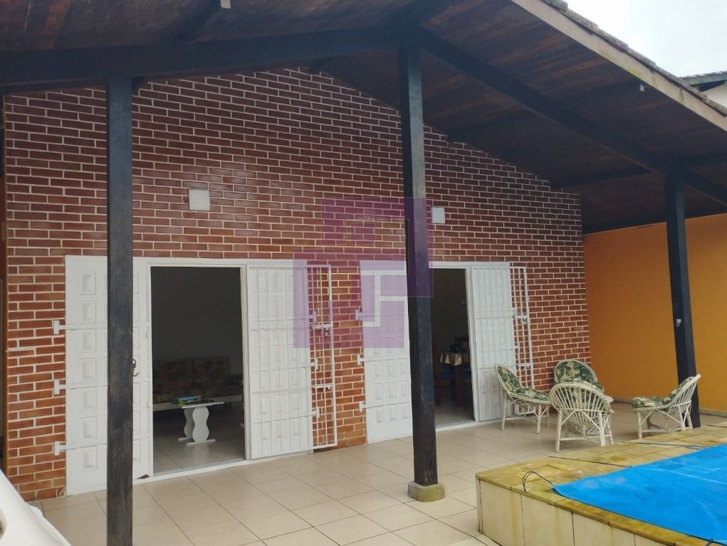 Venda de Casas / Padrão na cidade de Guarujá