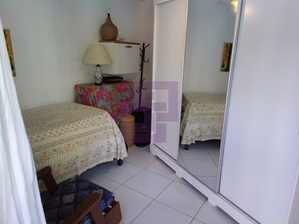 Venda de Casas / Padrão na cidade de Guarujá