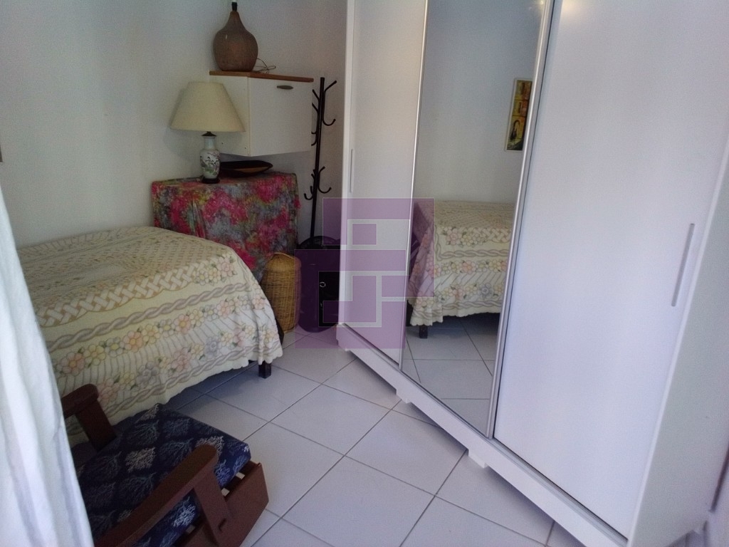 Venda de Casas / Padrão na cidade de Guarujá
