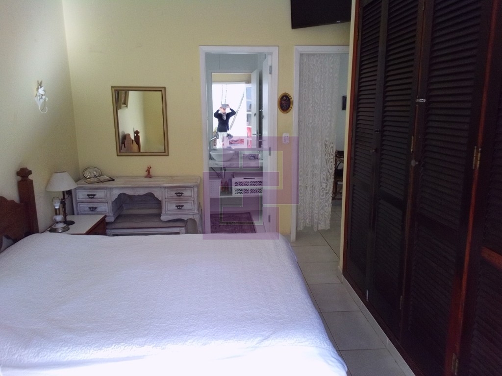 Venda de Casas / Padrão na cidade de Guarujá