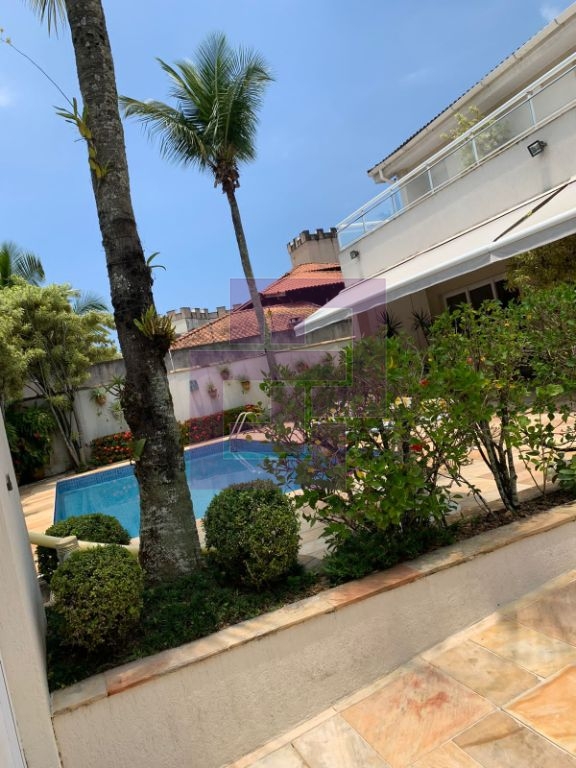 Linda casa à venda na Praia da Enseada!!