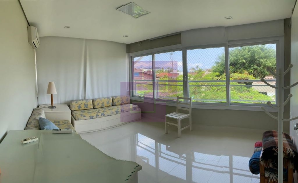 Linda casa à venda na Praia da Enseada!!