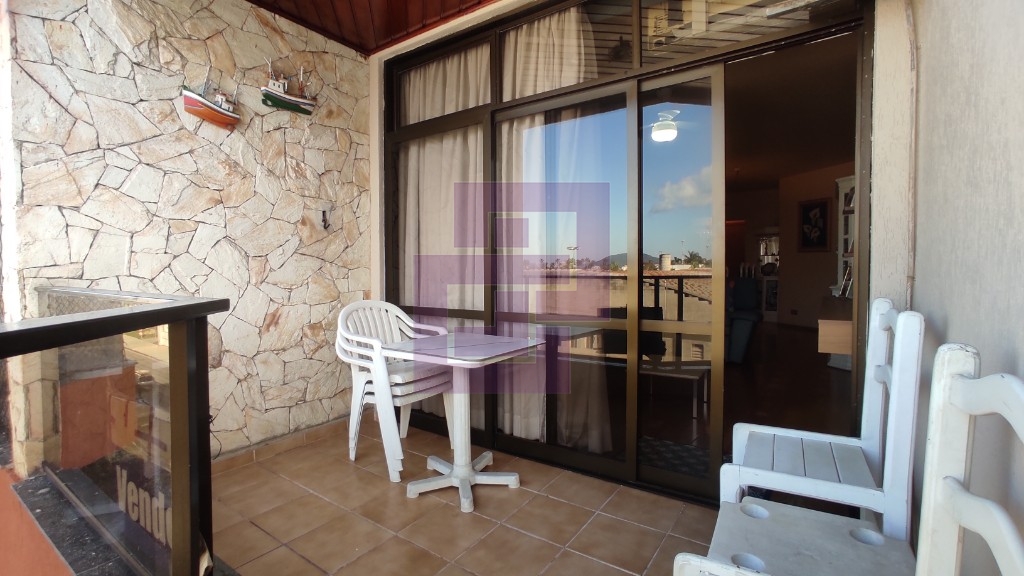 Apartamento na enseada - 50mt da praia!!
