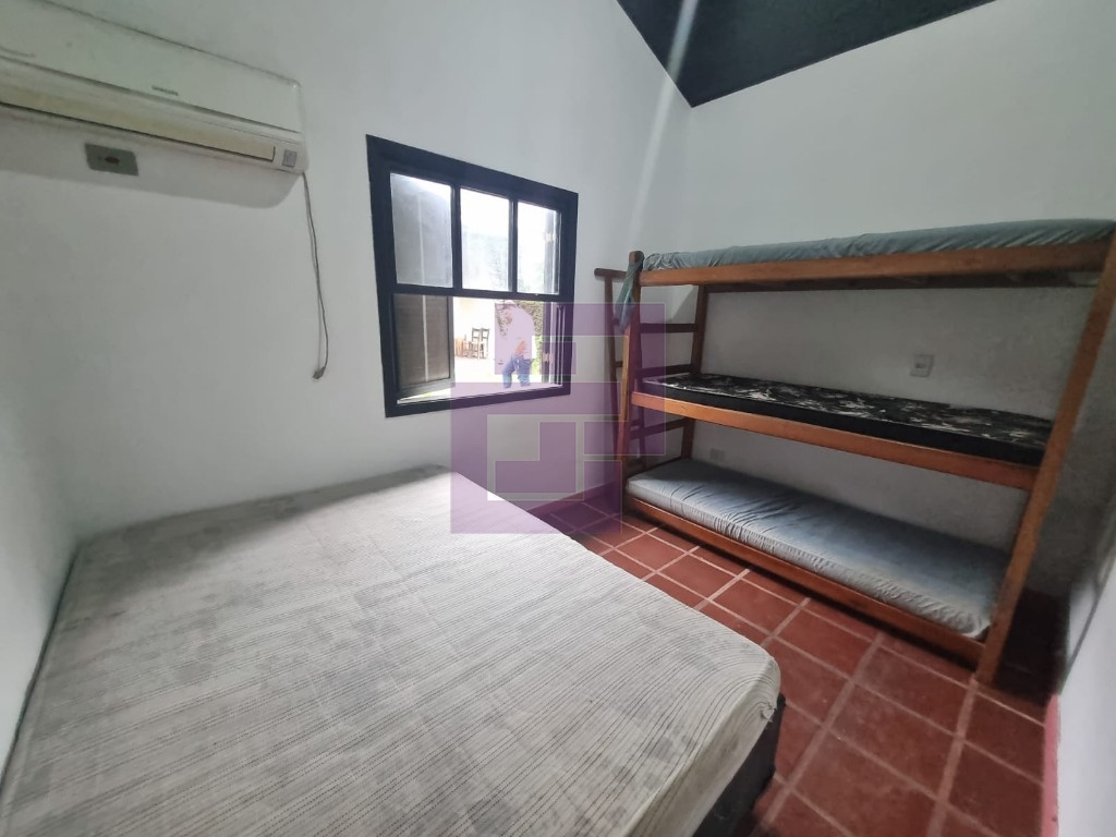 Venda de Casas / Padrão na cidade de Guarujá
