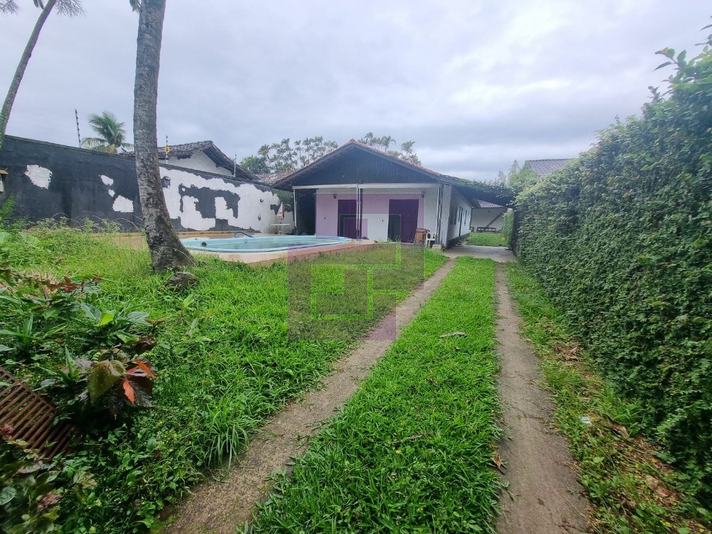 Venda de Casas / Padrão na cidade de Guarujá