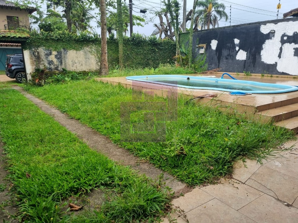 Venda de Casas / Padrão na cidade de Guarujá