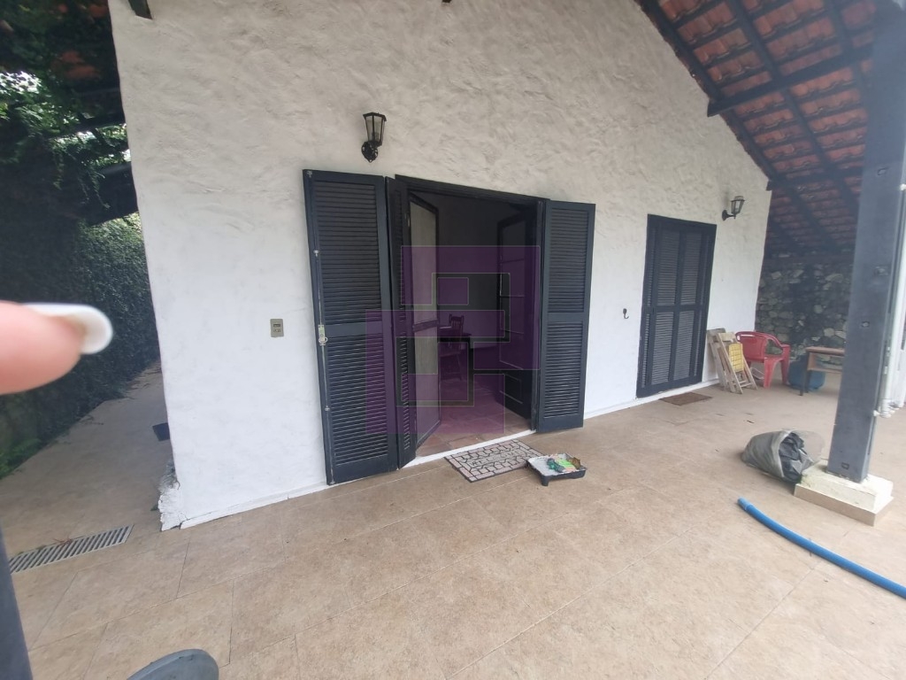 Venda de Casas / Padrão na cidade de Guarujá
