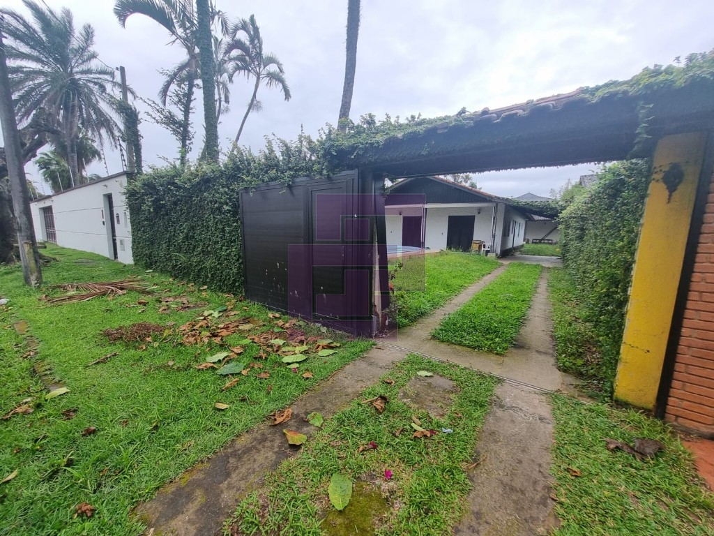 Venda de Casas / Padrão na cidade de Guarujá