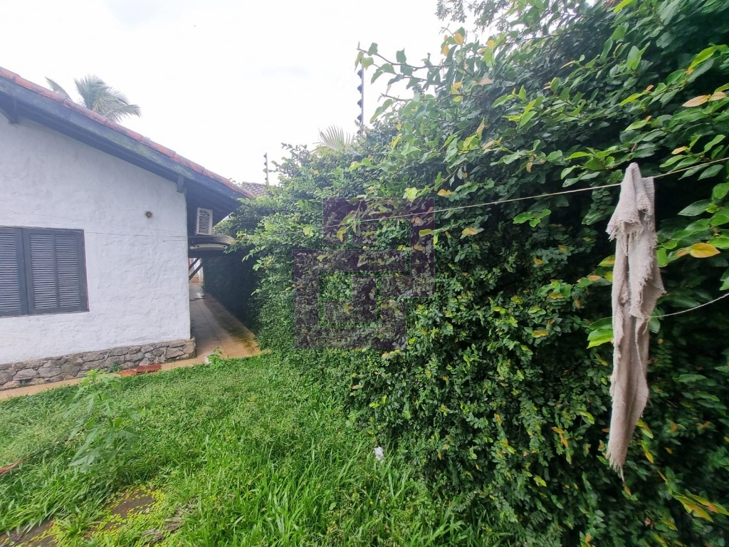 Venda de Casas / Padrão na cidade de Guarujá