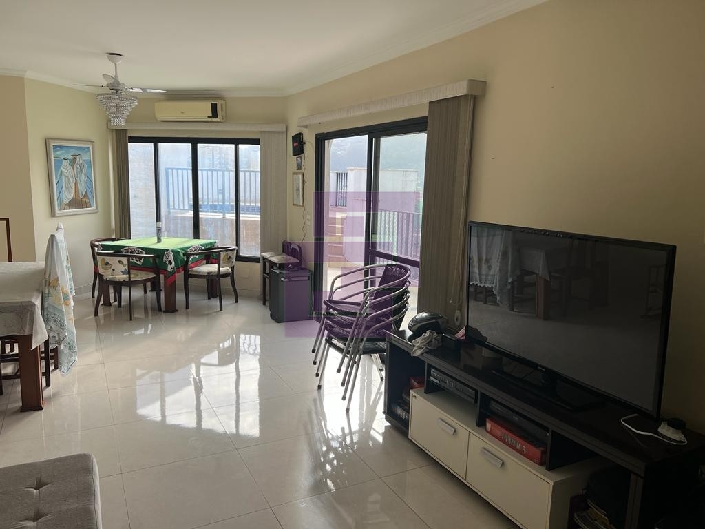 Cobertura com piscina e churrasqueira