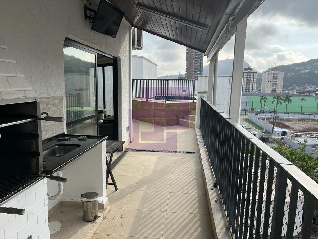 Cobertura com piscina e churrasqueira