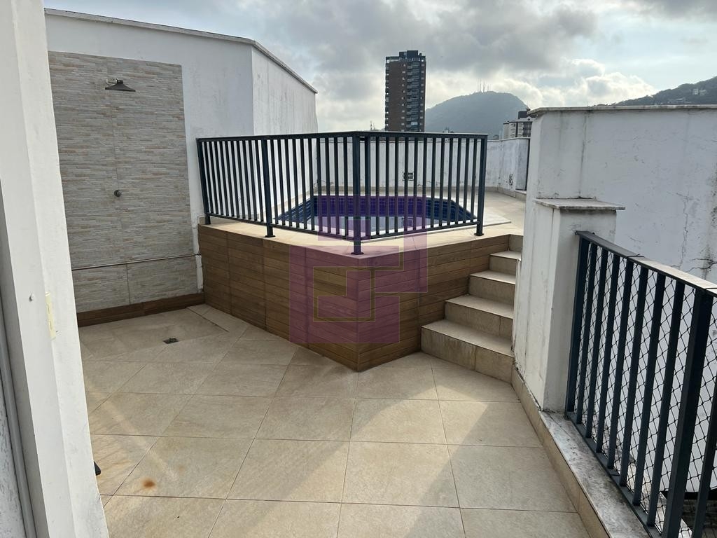 Cobertura com piscina e churrasqueira
