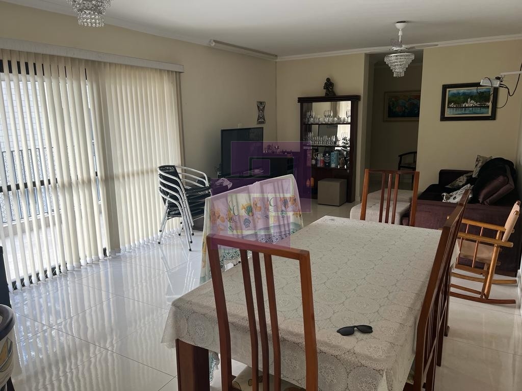 Cobertura com piscina e churrasqueira