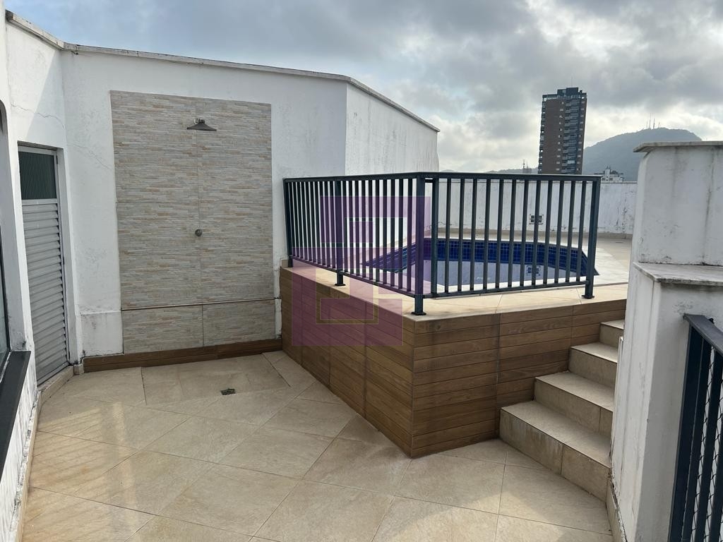 Cobertura com piscina e churrasqueira