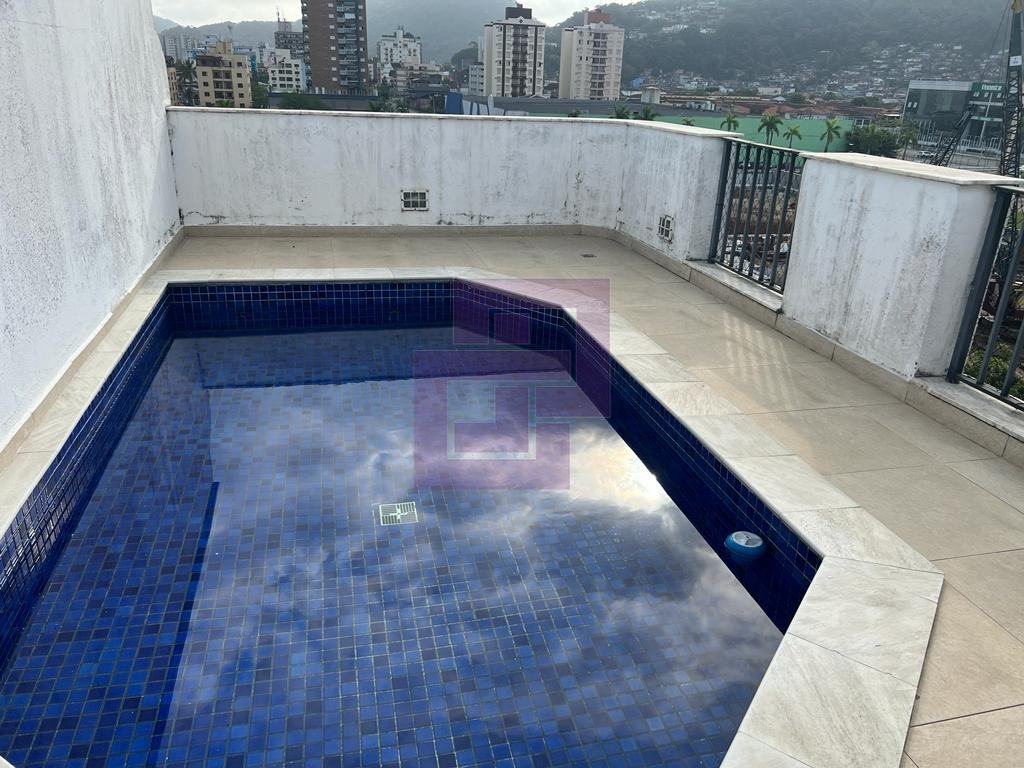 Cobertura com piscina e churrasqueira
