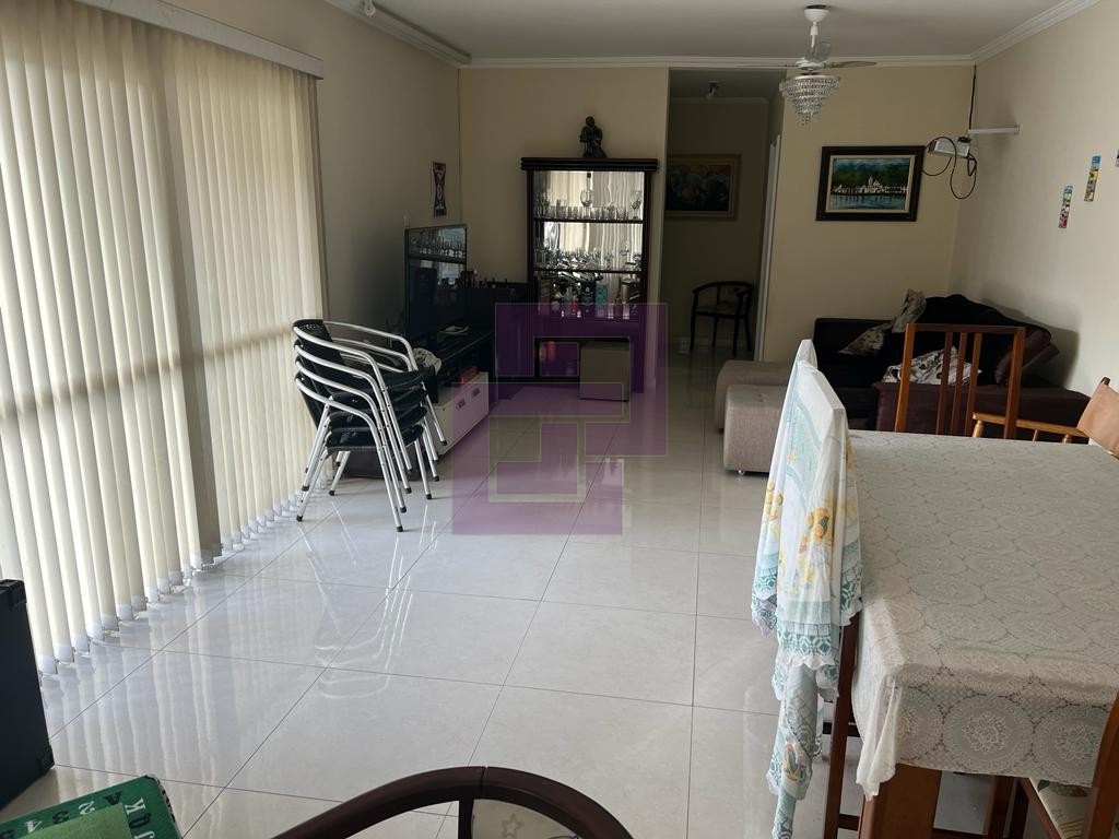Cobertura com piscina e churrasqueira