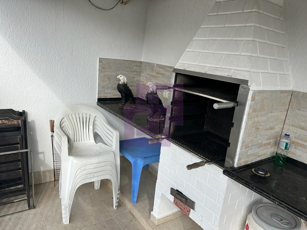 Cobertura com piscina e churrasqueira