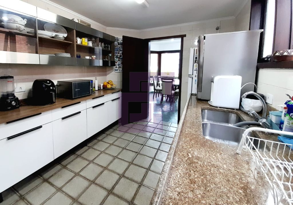 Venda de Casas / Padrão na cidade de Guarujá