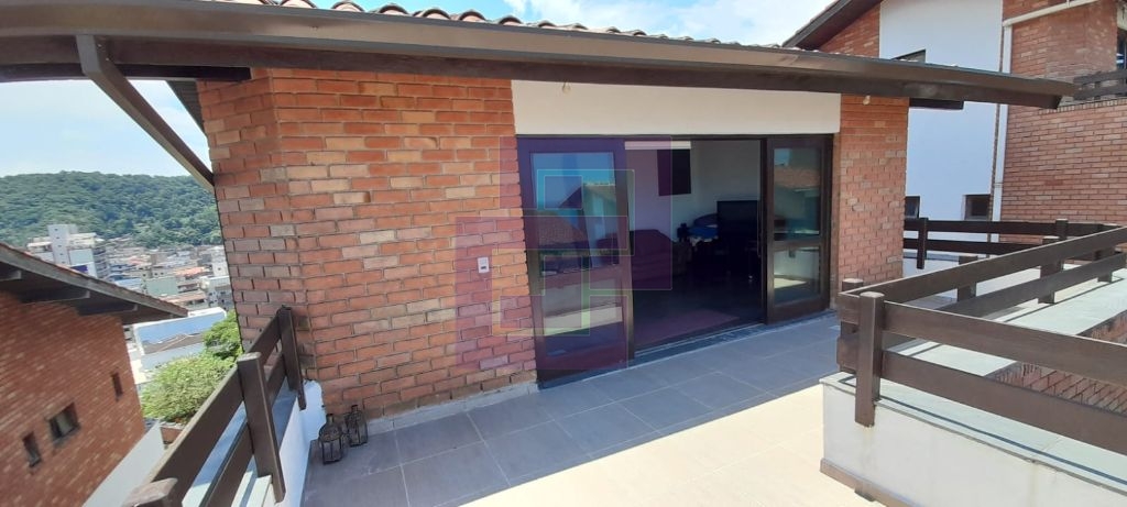 Venda de Casas / Padrão na cidade de Guarujá