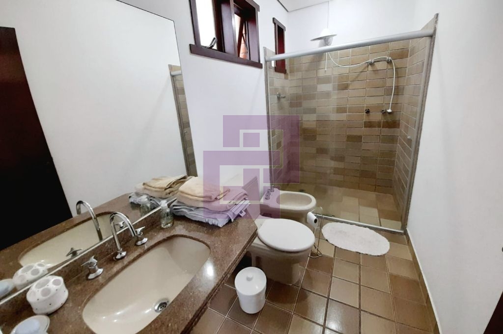 Venda de Casas / Padrão na cidade de Guarujá