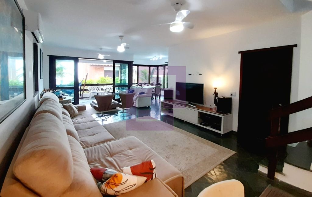 Venda de Casas / Padrão na cidade de Guarujá