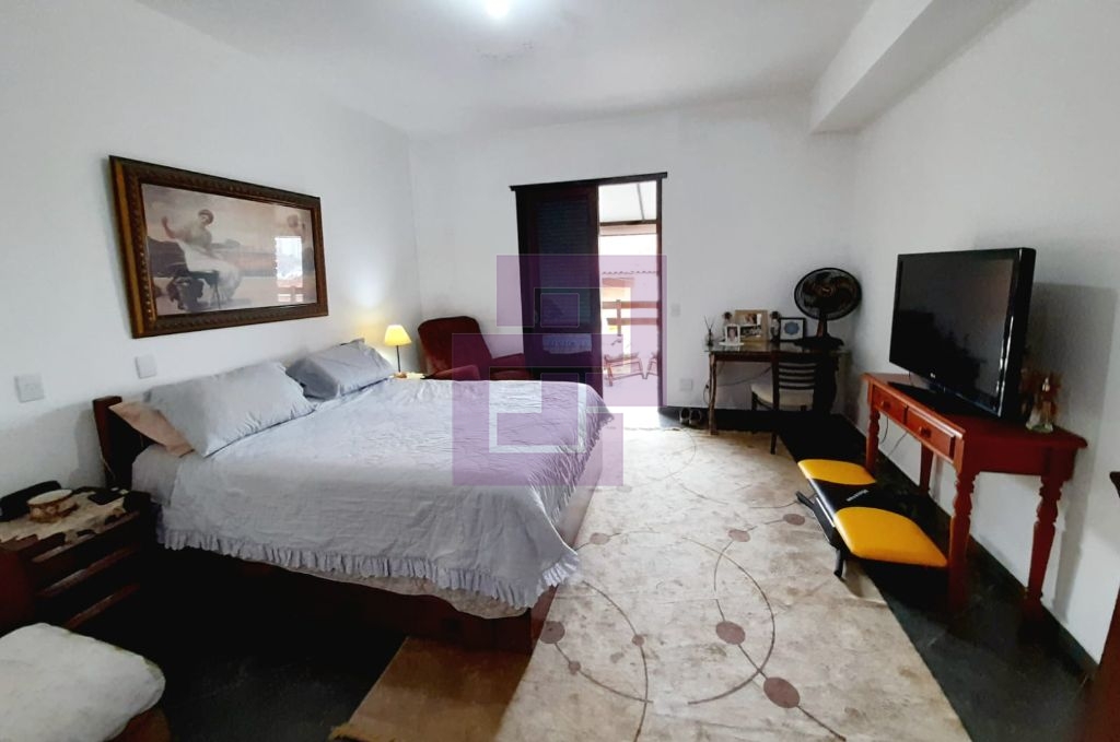 Venda de Casas / Padrão na cidade de Guarujá