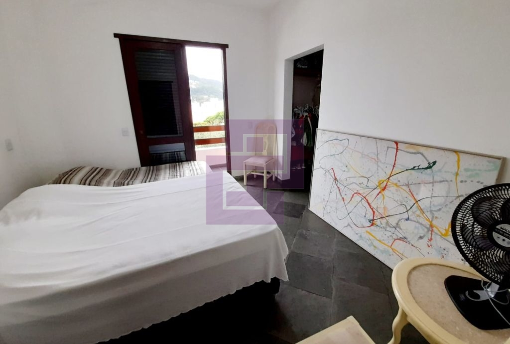Venda de Casas / Padrão na cidade de Guarujá