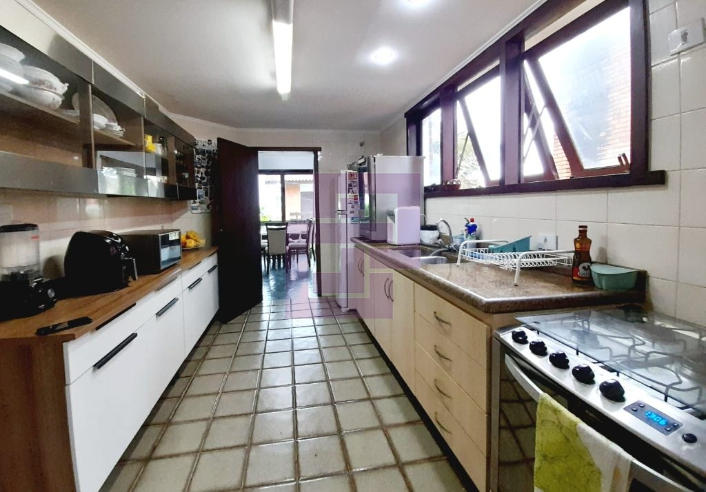 Venda de Casas / Padrão na cidade de Guarujá