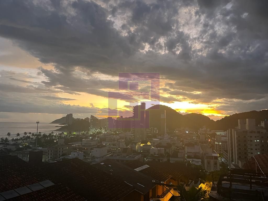 Venda de Casas / Padrão na cidade de Guarujá