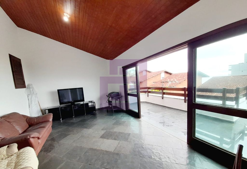 Venda de Casas / Padrão na cidade de Guarujá