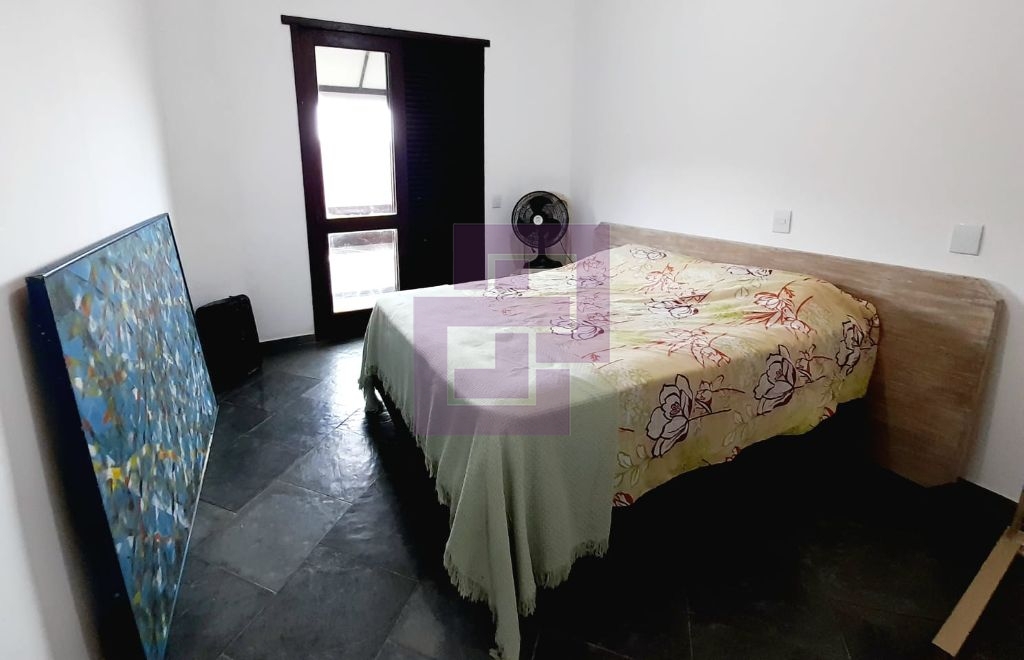 Venda de Casas / Padrão na cidade de Guarujá