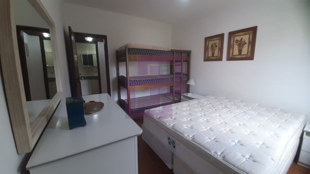 Otimo Apartamento. 700mtrs da praia. Enseada.