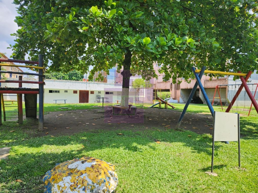 Apartamento à venda no Jardim dos Pássaros, Guarujá - 2 dormitórios, cozinha, garagem e mais!