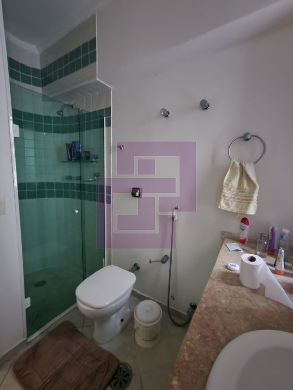 Tranquilidade à Beira-Mar: Apartamento de 4 Dormitórios com Vista Maravilhosa